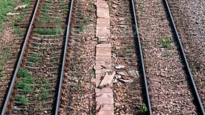 Bărbaţi prinşi după ce au furat patru tone de benzină dintr-un vagon oprit în gară