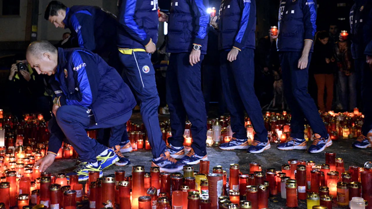 Jucătorii echipei naţionale a României au aprins lumânări la clubul Colectiv - FOTO