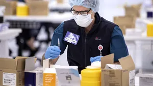 Imunizare COVID cu trei doze de vaccin. Scenarii posibile 