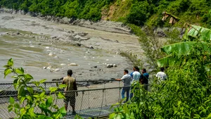 Ajutoare de urgență pentru Nepal. UE trimite 82 de tone de materiale esențiale și 500.000 de euro