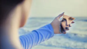 Vocile din cap care îți dictează viața. Ce spune psihologia despre dorință și identitate