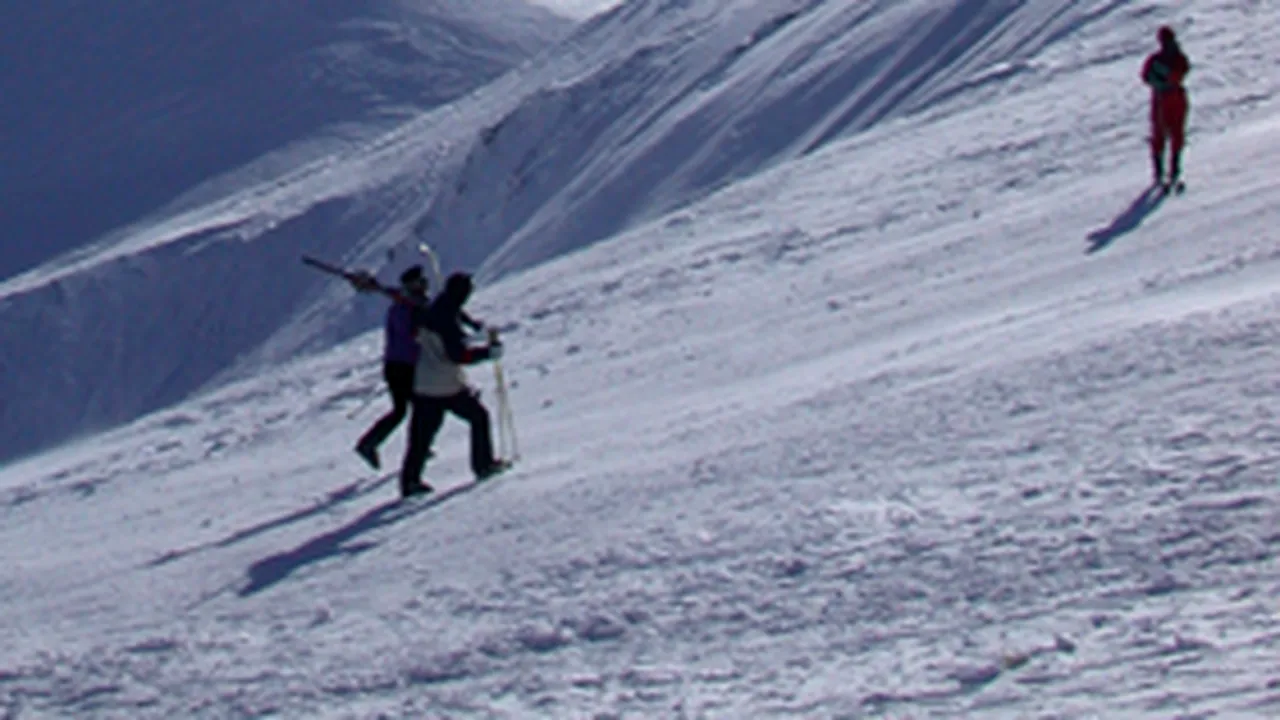 Pericol de avalanşe în Bucegi, Vâlcan, Parâng şi Retezat