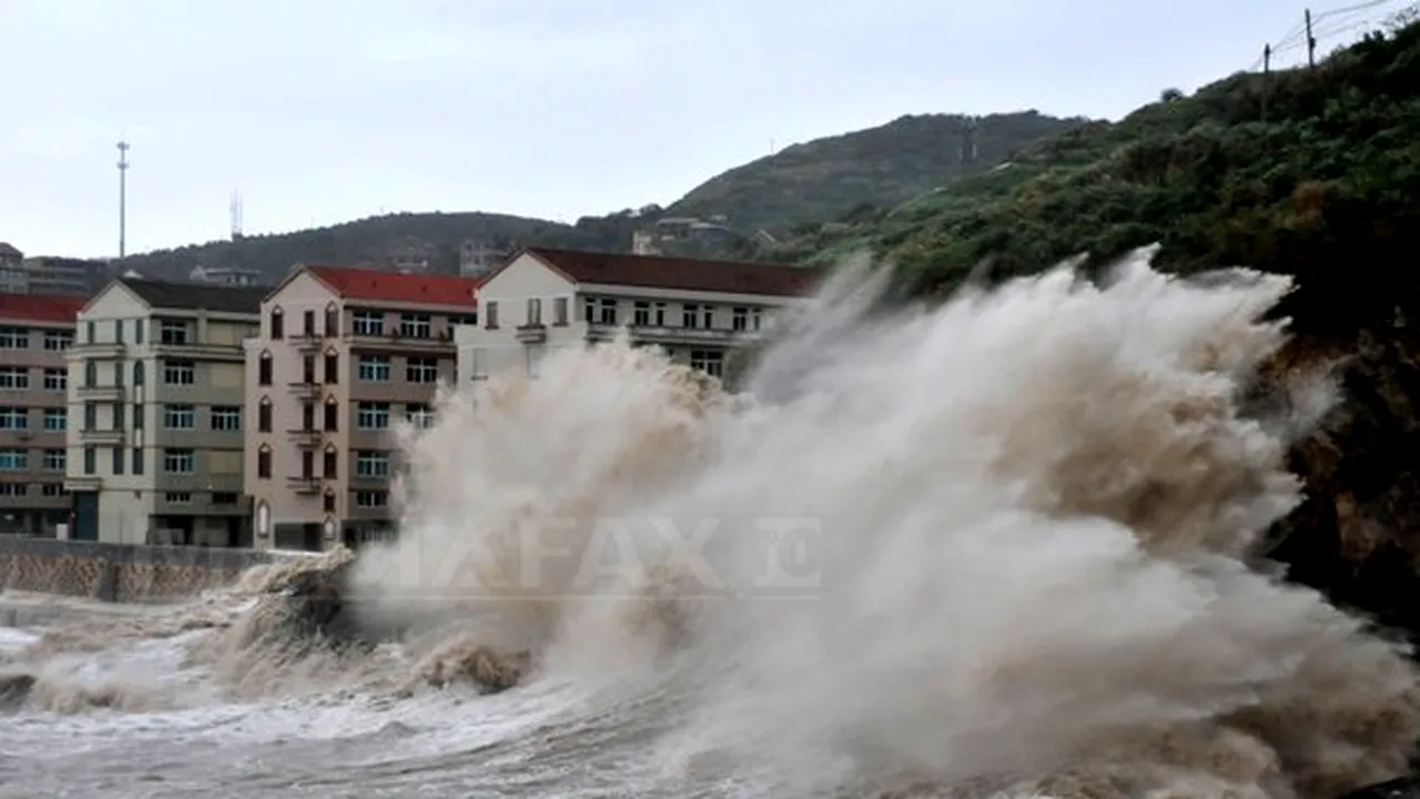 China, afectată de taifunul Fitow: Cel puţin doi morţi şi sute de mii de persoane evacuate - VIDEO, FOTO