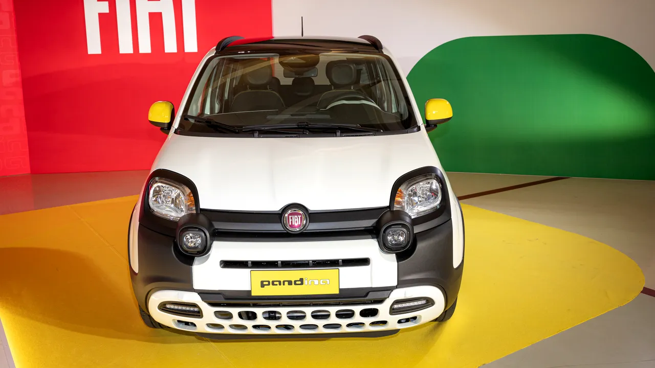 Italia critică Stellantis pentru că nu investeşte suficient în ţară şi curtează producători auto chinezi