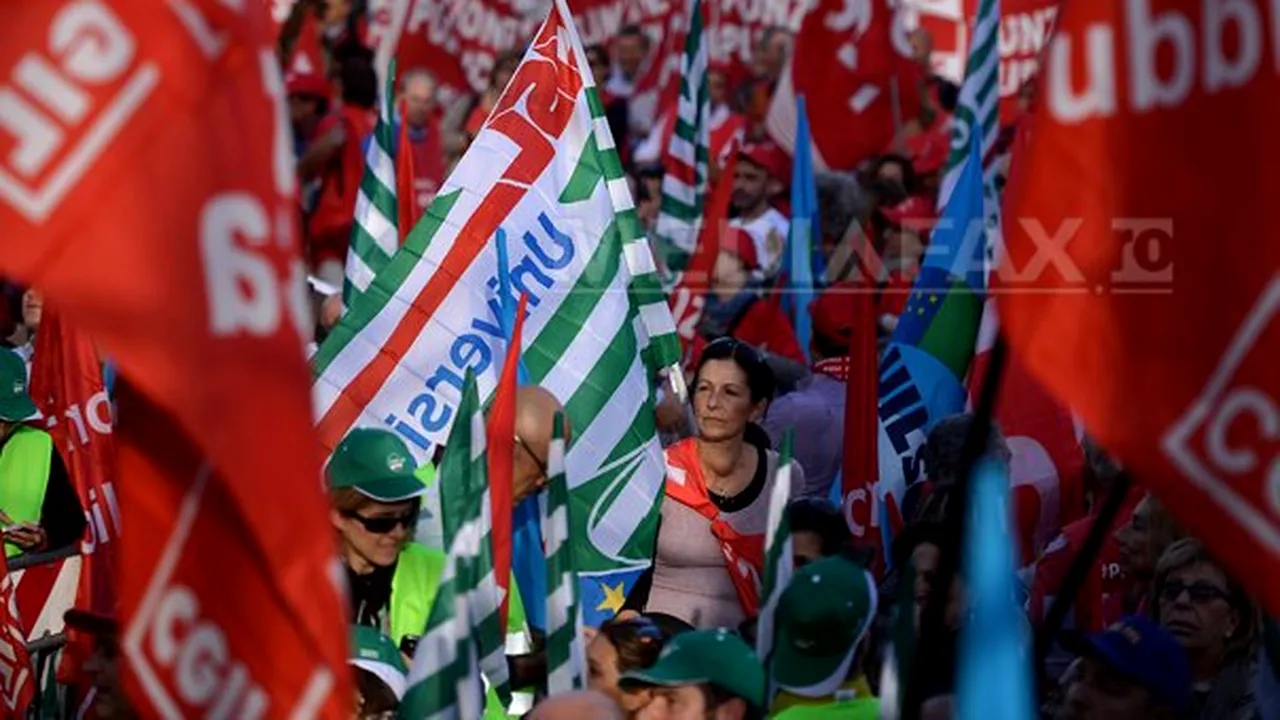 Mii de funcţionari au manifestat la Roma împotriva Guvernului Renzi