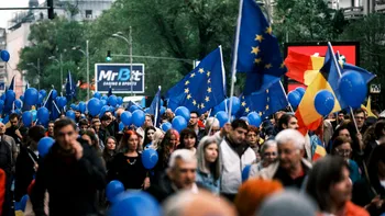 LIVE UPDATE Manifestație pro-UE în centrul Capitalei de Ziua Europei, cu tema „Un singur drum – Europa”. Mesajul lui Tudor Chirilă