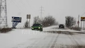 Cursuri suspendate în peste 80 de unităţi de învăţământ din judeţul Buzău, din cauza viscolului