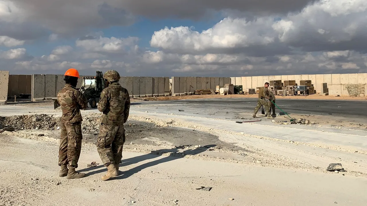 Un nou atac cu rachete asupra unei baze militare din Irak, în contextul vizitei unei delegaţii americane