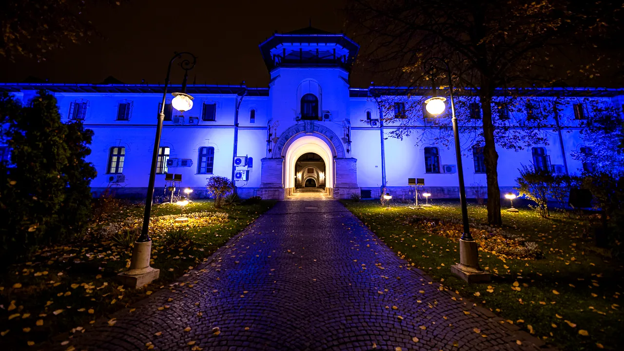 FOTO Ziua Drepturilor Copilului, în culori. Palatul Cotroceni şi Palatul Victoria sunt iluminate vineri în albastru, cu această ocazie