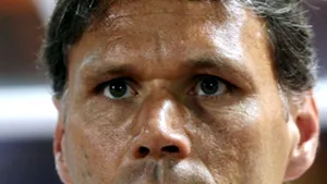 Chelsea neagă că l-ar fi contactat pe Van Basten