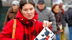 Românii din Elveţia, revoltaţi de afişul cu corbi al campaniei UDC