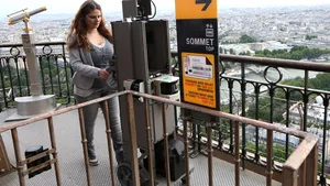Turnul Eiffel poate fi vizitat începând de marţi printr-un simplu clic pe internet