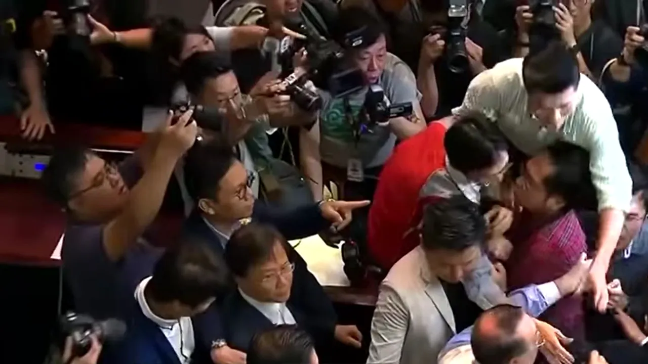 Şefa Executivului din Hong Kong, după protestele violente: Nimic nu e mai important ca statul de drept