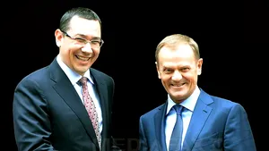 Ponta se pozează cu preşedintele Consiliului European, Donald Tusk, după şedinţa PSD - FOTO