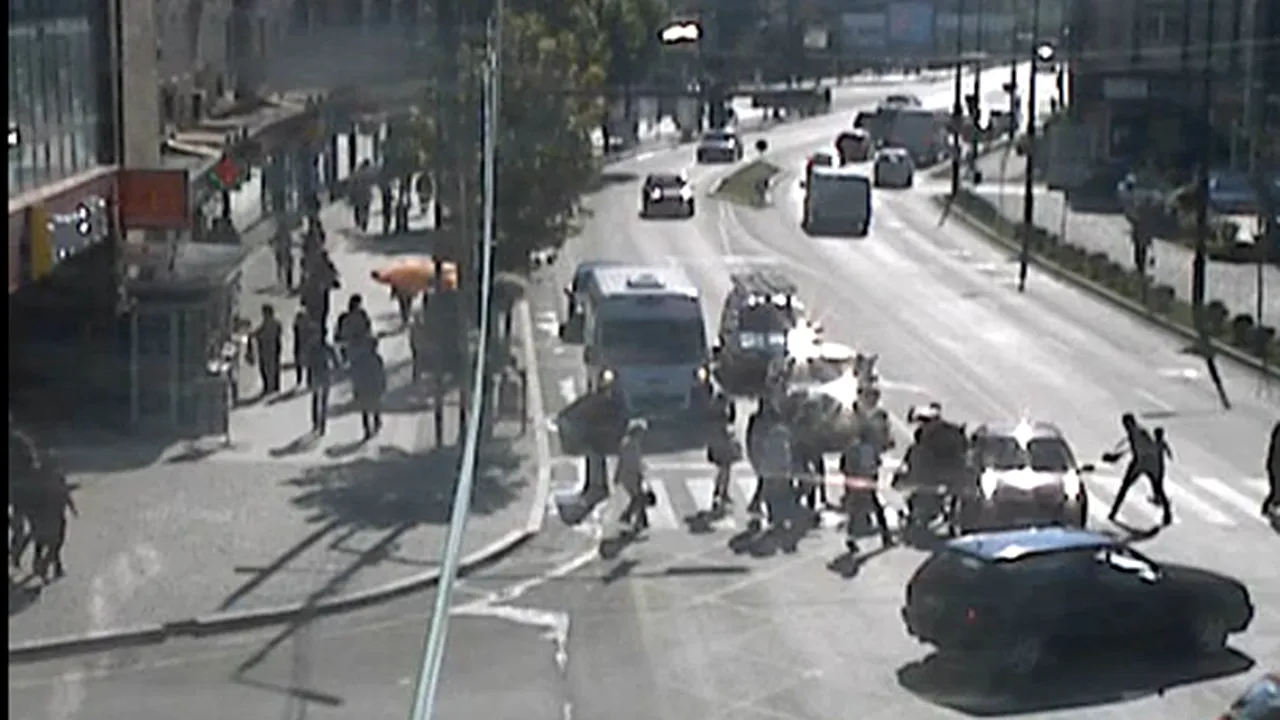 ACCIDENT GRAV în Râmnicu Vâlcea: Trei persoane spulberate pe trecerea de pietoni de un şofer beat. IMAGINI surprinse de camerele video. Şoferul a fost arestat