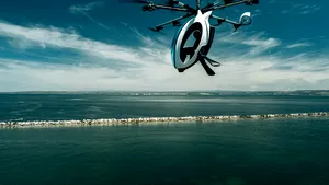 Un francez încearcă să traverseze Canalul Mânecii cu un scuter aerian inventat de el