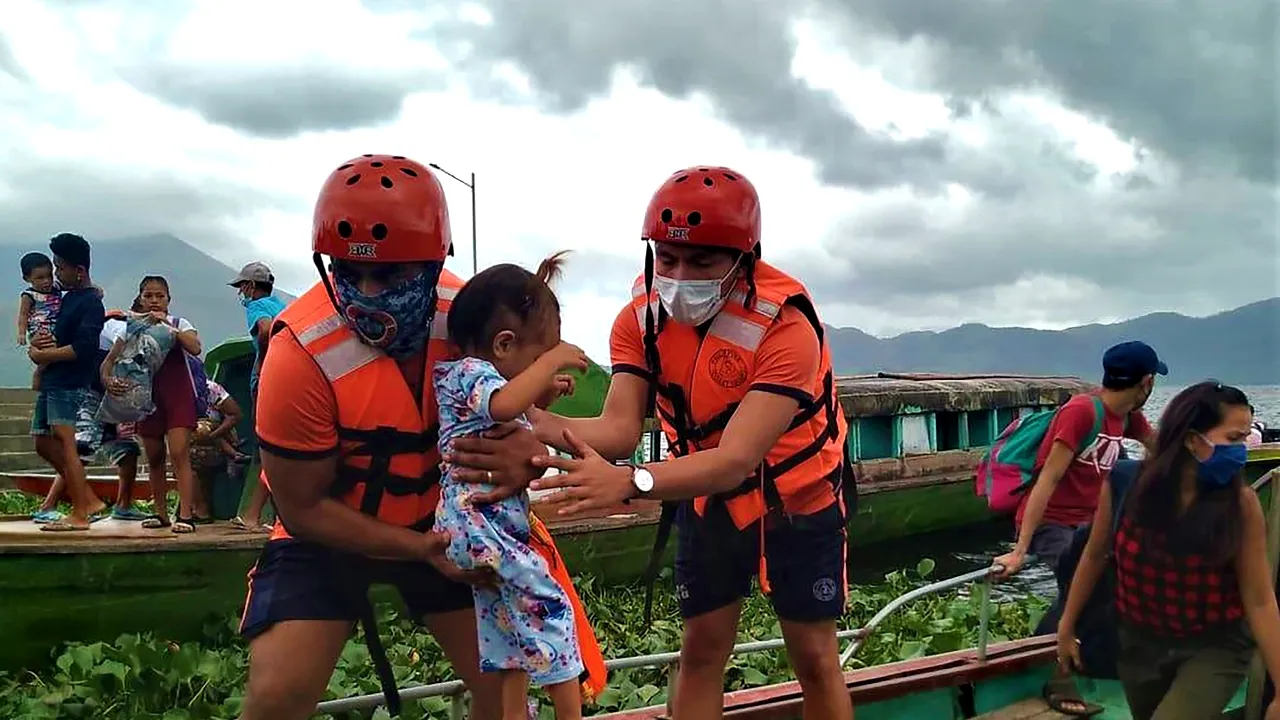 Filipine a ordonat evacuarea a mii de oameni în pregătirea Taifunului  Goni: cel mai puternic din lume în 2020