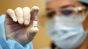Putin sare în ajutorul lui Trump.  Rusia vrea să îl vaccineze pe preşedintele american cu Sputnik-V