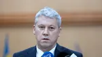 Acuzații de dublu standard. În timp ce Predoiu dădea declarații de presă lângă urne, Simion și Georgescu au fost scoși din secție
