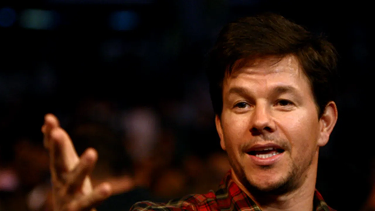 Mark Wahlberg face contrabandă cu alcool în Islanda