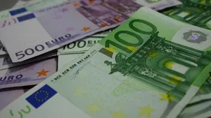 Curs valutar, 18 decembrie. Aurul, tot mai scump. Euro coboară ușor