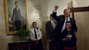 FOTO/VIDEO Donald Trump a întâmpinat un grup de copii care vizitau Casa Albă
