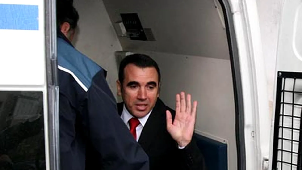Avocaţii lui Penescu au solicitat retragerea cererii de eliberare sub control judiciar
