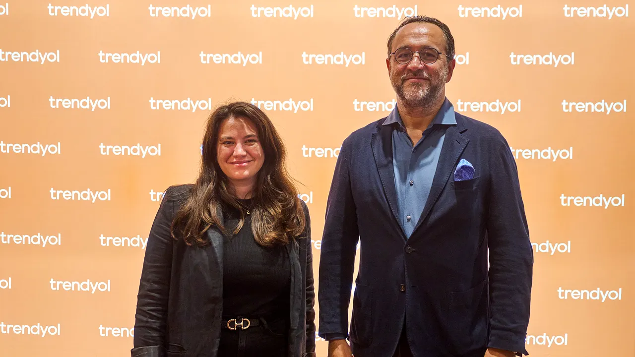 Turcii de la Trendyol au avut 500.000 de clienţi în 8 luni de la intrarea oficială pe piaţa locală şi vor să ajungă la un milion de clienţi până la final de 2024. Planurile includ deschiderea unui birou local şi a unui depozit în apropierea Capitalei care să deservească regiunea