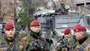 Albanezii au deschis focul asupra unui grup de sârbi din Kosovska Mitroviţa