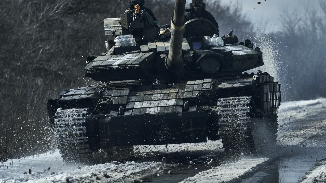 Bătălia pentru Bahmut: Rusia îşi asigură un „avantaj poziţional”