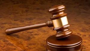 Trei judecători britanici, demişi pentru că au vizionat materiale pornografice la serviciu