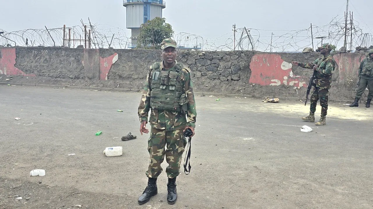 Rebelii din Congo preiau controlul asupra aeroportului din Goma. Ambasadele din capitală au fost atacate