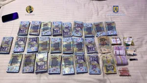 Percheziţii la membrii unui grup care făceau trafic cu produse dopante