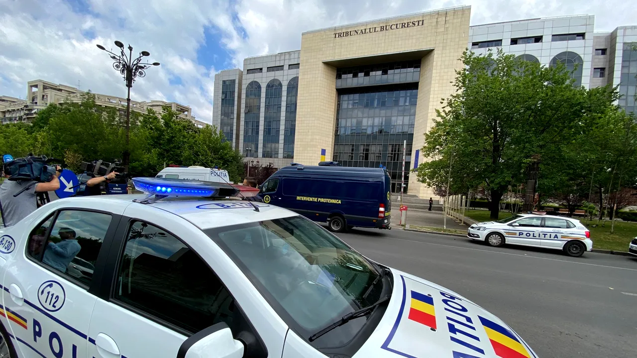 Circulaţie restricţionată în Piaţa Unirii: Două tasări pun în pericol traficul de suprafaţă