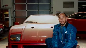 Lewis Hamilton își completează colecția. Mașina legendară a stat peste 30 de ani într-un garaj
