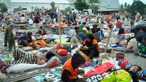 Bilanţul creşte dramatic în Indonezia. Ajutor umanitar, solicitat după seismul de 7,5 grade. Sunt căutaţi cu disperare supravieţuitori