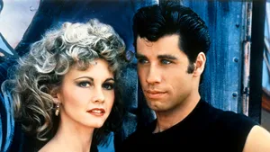 Olivia Newton-John îşi vinde celebrul costum din 