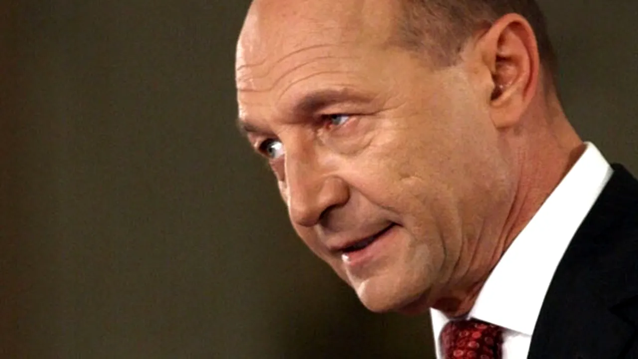 Băsescu spune că are o cicatrice pe obraz de la o operaţie, după 1998