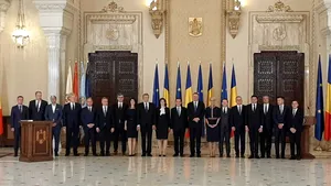 VIDEO Guvernul Orban a depus jurământul la Palatul Cotroceni. Iohannis: Se termină guvernarea PSD-istă. Mă tem de ce vor găsi noii miniştri în ministere
