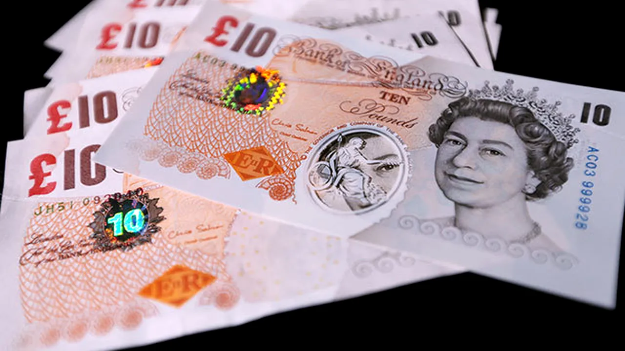 Lira sterlină a scăzut după ce premierul britanic a anunţat că va declanşa procedura de Brexit 