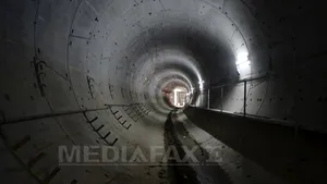 Metrorex alocă 38 milioane de lei în 2015 pentru linia spre aeroport. Termenul de punere în funcţiune este 2020, la cererea UEFA