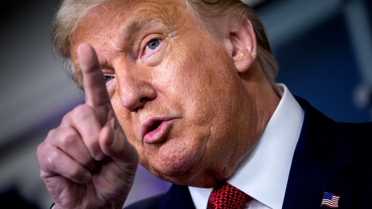 Donald Trump a postat o serie de mesaje în timpul dezbaterii candidaţilor la postul de vicepreşedinte