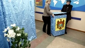 Hundreds Of Students Vote In Bucharest For Moldovan Parliament Elections