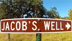 Unul dintre cele mai periculoase locuri din lume: Cum arată groapa fără fund în care se fac salturi mortale - FOTO, VIDEO