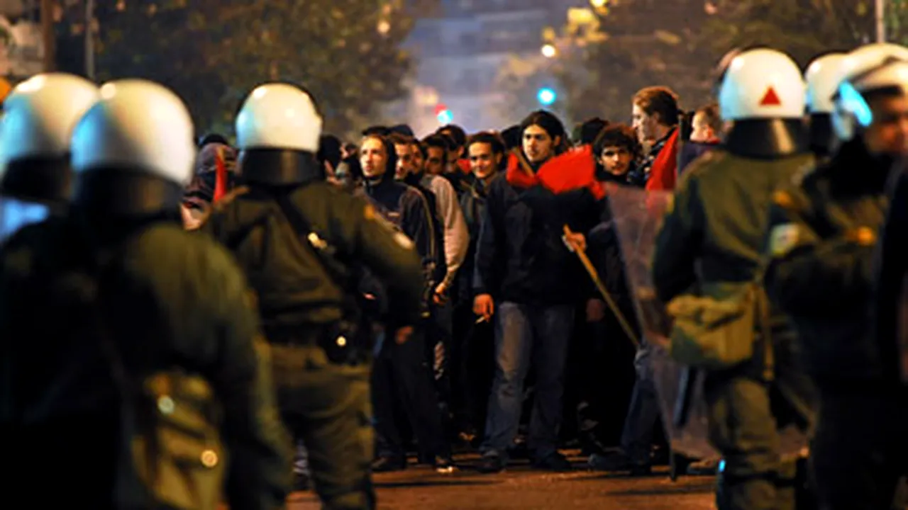 Prima noapte de calm la Atena, după şase zile de violenţe