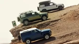 Clip cu Land Rover pe stânci, restras de pe piaţa din Marea Britanie