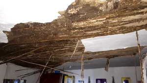 Incendiu la Arad. Un bărbat a murit, iar alte două persoane au ajuns la spital