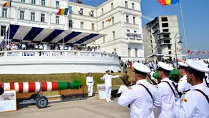MANIFESTĂRI de Ziua Marinei, la Constanţa: Circa 10.000 de turişti şi localnici au asistat la ceremonii - FOTO