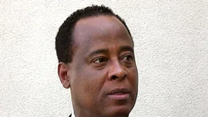 Medicul lui Michael Jackson va fi acuzat oficial de omucidere şi arestat