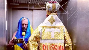 Cool şi empatic. Modul în care un stilist din Berlin atrage atenţia asupra războiului din Ucraina FOTO